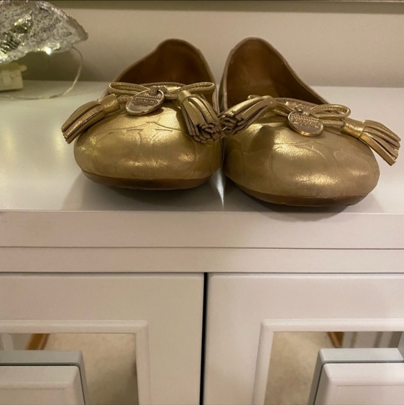 Coach | Gold Flats - Picture 3 of 13